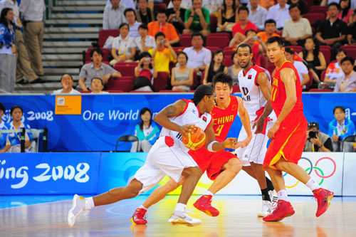 卡拉格批萨拉赫不提利物浦，亨利调解争论（卡拉格抨击萨拉赫未提利物浦，亨利介入调解）