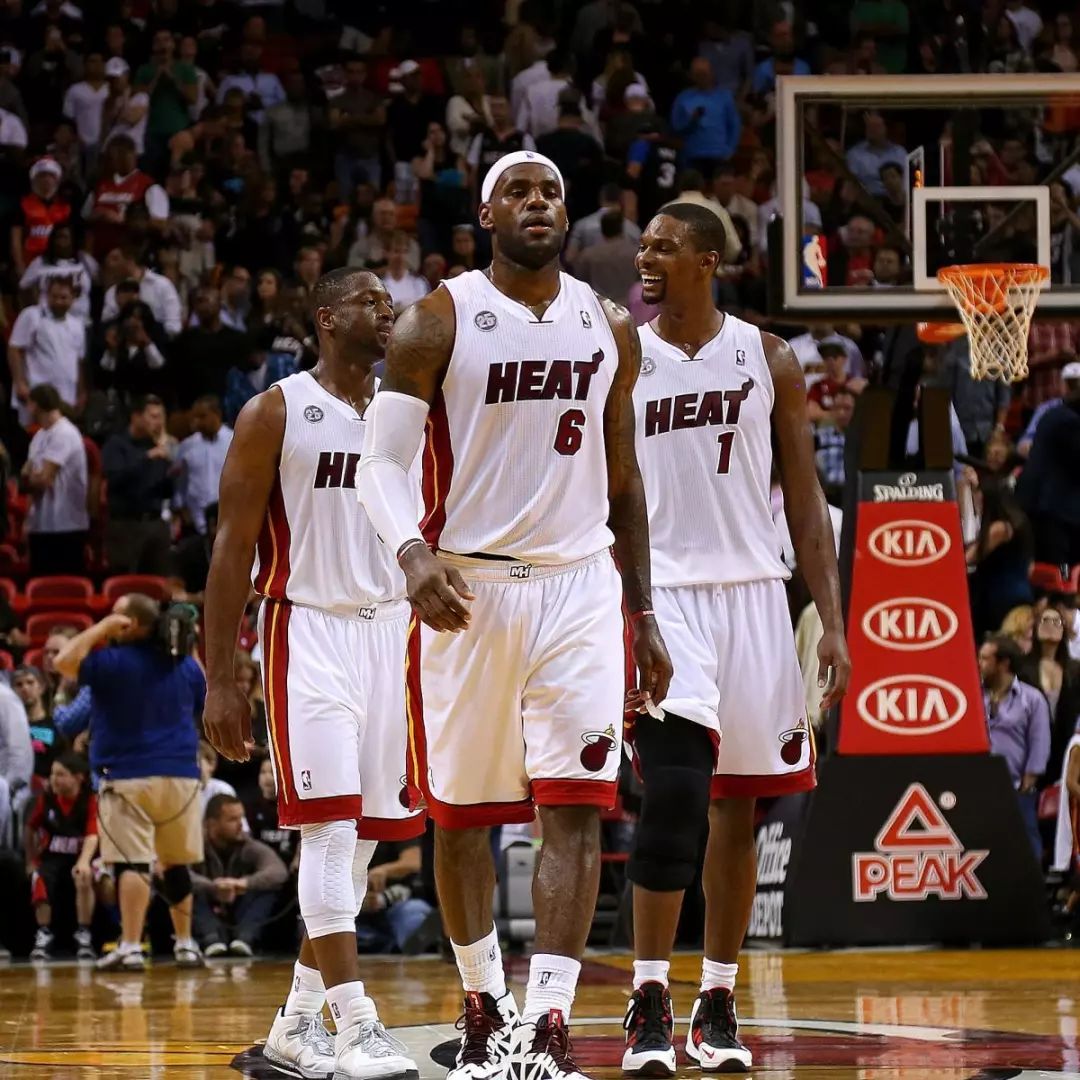 官方：沃尔夫斯堡主帅西蒙尼斯下课；带队10轮联赛距降级区1分（官宣：沃尔夫斯堡解聘主帅西蒙尼斯，执教10轮后球队仅高出降级区1分）