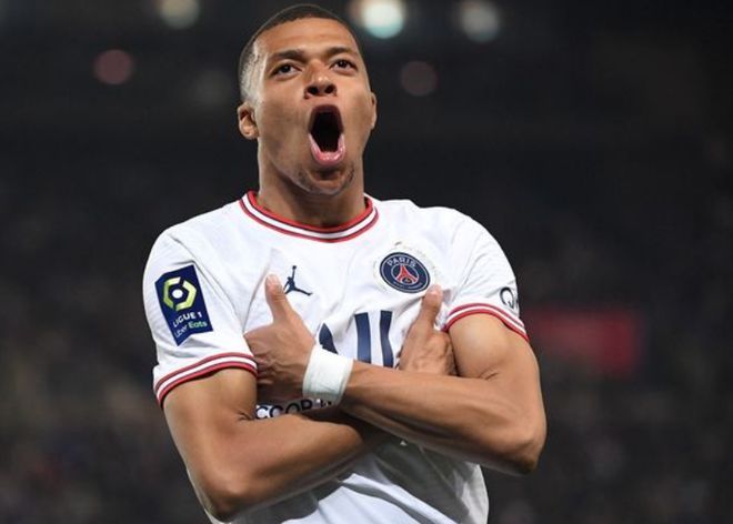 圣诞礼物，此前因膝盖伤势缺阵近四个月的哈弗茨恢复集体训练（圣诞惊喜：因膝伤缺席近四月的哈弗茨重回球队合练）