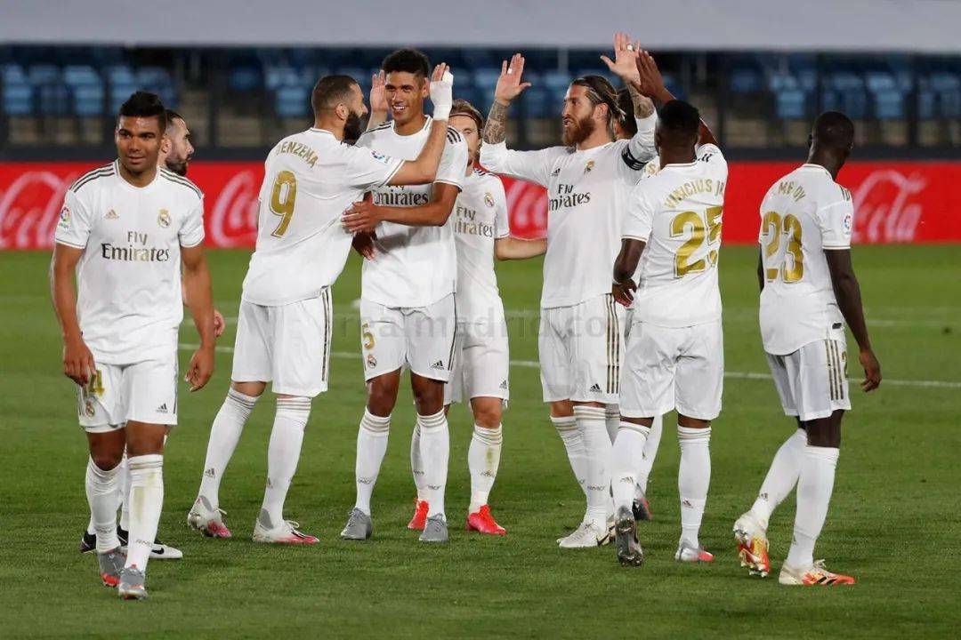 拳击：拳台之上的勇气与坚守