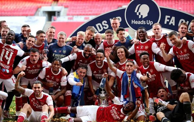 哈登率快船在常规赛中单挑魔术，连续4场得分超28分，但球队仍落后较大。（哈登率快船常规赛对阵魔术，连4场28+仍难阻球队大比分落后）