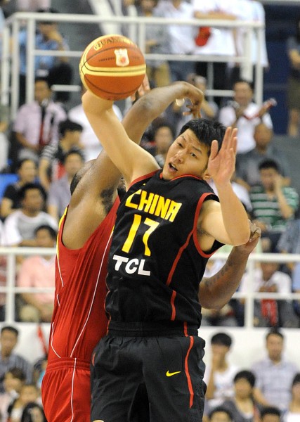 苏炳添经典的“回头望月”和一黄战七黑（苏炳添经典“回头望月”，一人挑战群雄）