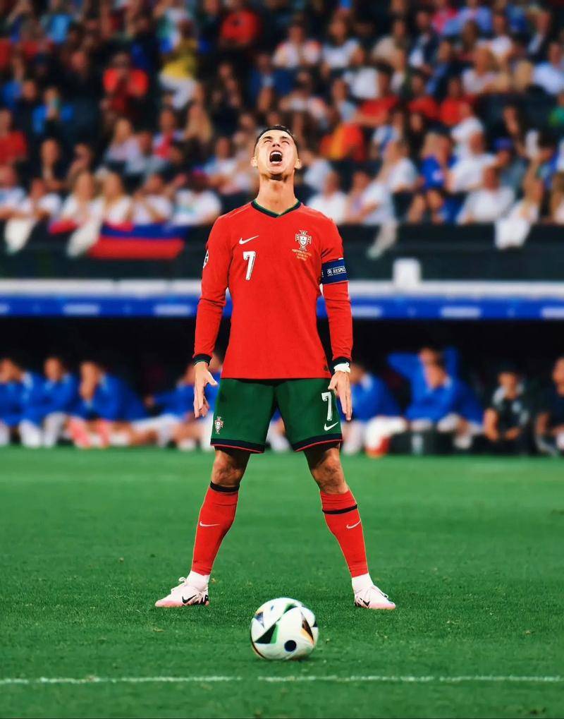 热度拉满！记者：斯洛文尼亚球迷现场观战为东契奇助威（看台沸腾！记者称斯洛文尼亚球迷到场为东契奇呐喊助威）