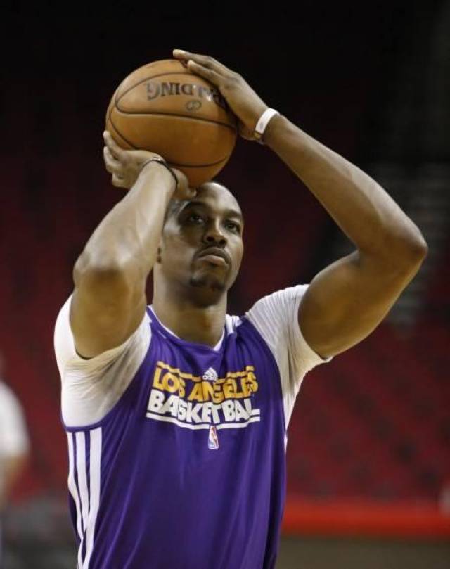 湖人浓眉哥篮下统治力助球队获胜（浓眉内线统治助湖人取胜）