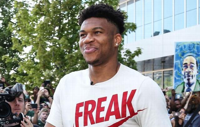 火箭哈登末节爆发连得15分（哈登末节连拿15分火箭强势反扑）