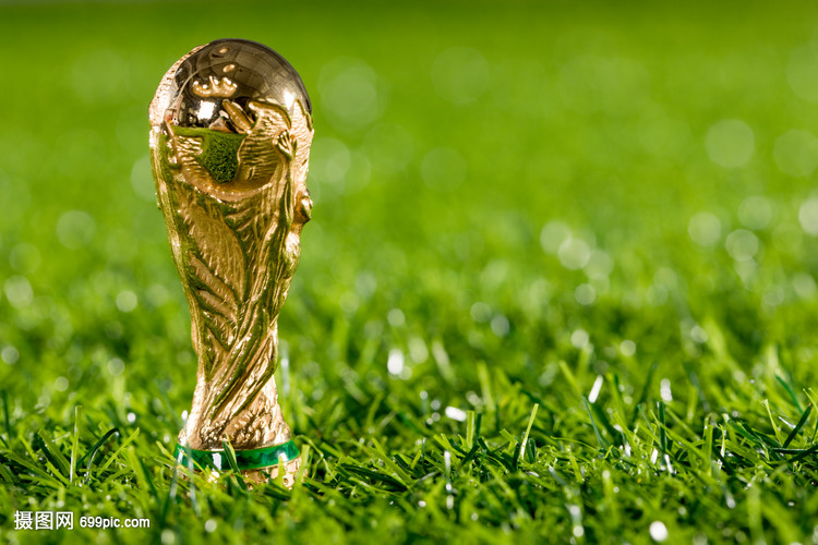 马德兴：邵佳一教练组土洋结合更受青睐，他的海外人脉有帮助（马德兴：邵佳一教练团队中外合璧更吃香，海外人脉加持）