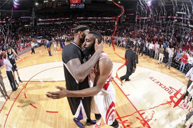 足球这项运动陪伴了我整个初高中，今天我十八岁了，...（十八岁这天，回望与足球同行的初高中岁月）