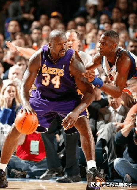 中超赛场争议判罚：VAR判罚引发热议,（中超赛场再起争议：VAR判罚掀起热议）