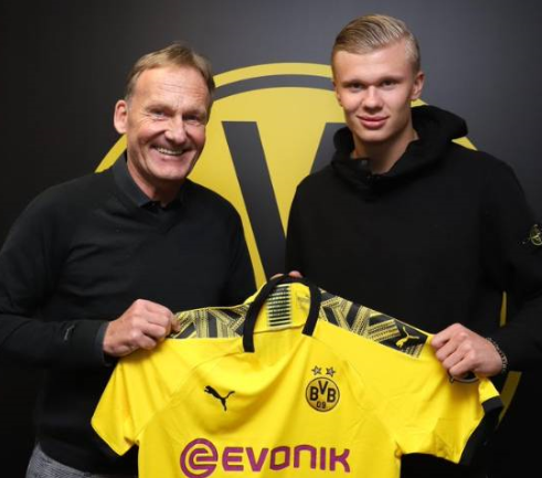 郑钦文回应黑评：我三观比较正，别人挑刺是因为一些比较自信言论（郑钦文回应质疑：自认三观正，自信发言遭挑刺）