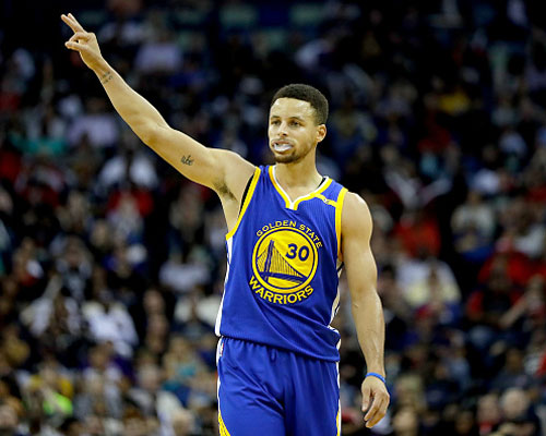 蓝军枪手 天王山之前 先在欧冠褪一层皮吧（天王山将至，蓝军枪手先在欧冠受考验）