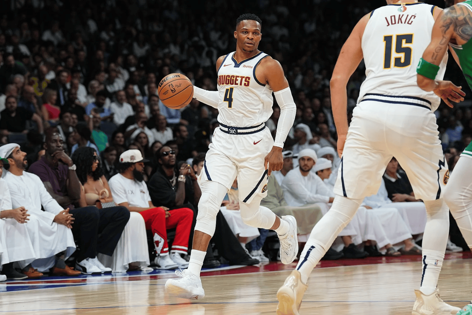 会重回皇马执教吗？齐达内现身伯纳乌观战皇马vs曼城（齐达内现身伯纳乌观战皇马对曼城，重返皇马执教引发热议）