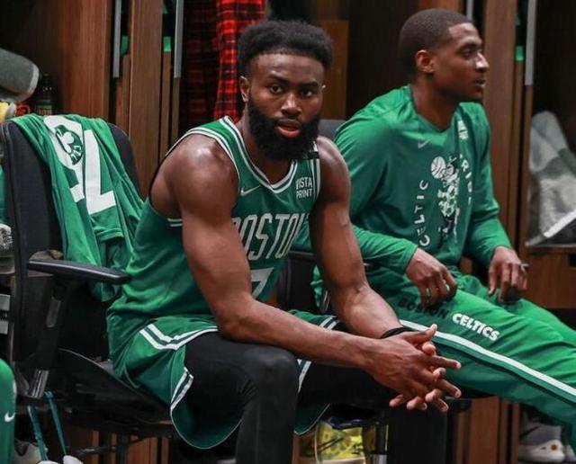 查理·哈迪（Charlie Hardy）等待5个月后终于签约曼联。（历经5个月等待，查理·哈迪正式加盟曼联）