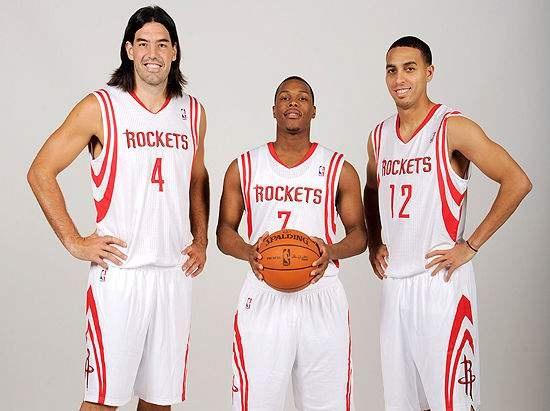 终于有正面贡献！杨瀚森前场板先助攻三分 然后快攻再助攻扣篮（杨瀚森迎来高光时刻：抢前场板助攻三分，快攻再送扣篮助攻）